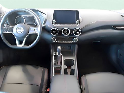 Used 2025 Nissan Sentra SR w/ SR Premium Package image 25