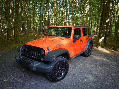 Used 2015 Jeep Wrangler Unlimited Sport AWD/4WD image 2