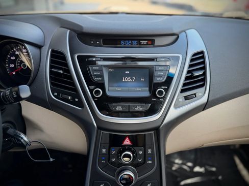 Used 2014 Hyundai Elantra SE w/ Option Group 02 FWD image 11
