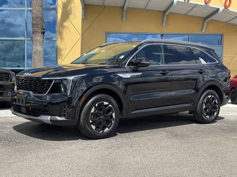Certified 2024 Kia Sorento S AWD/4WD image 2