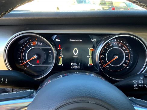 Used 2019 Jeep Wrangler Unlimited Sahara image 24