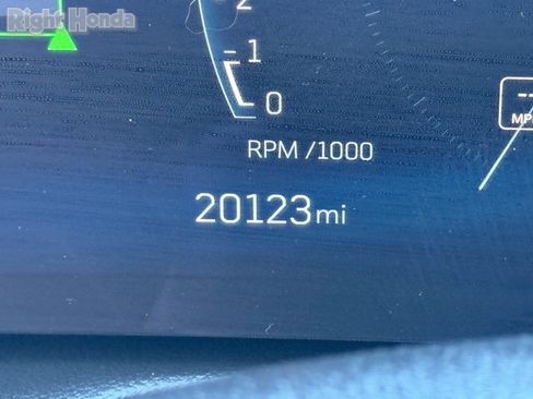 Used 2025 Cadillac XT4 Premium Luxury image 18