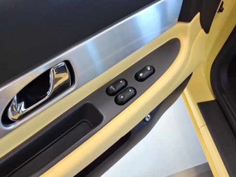 Used 2002 Ford Thunderbird Deluxe image 9