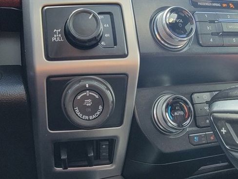 Used 2019 Ford F150 Platinum w/ Technology Package AWD/4WD image 32