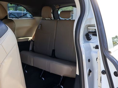 Used 2023 Toyota Sienna Limited FWD image 38