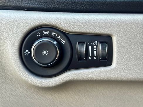 Certified 2019 Chrysler Pacifica Limited FWD image 43