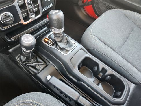 Certified 2025 Jeep Wrangler Sahara image 28