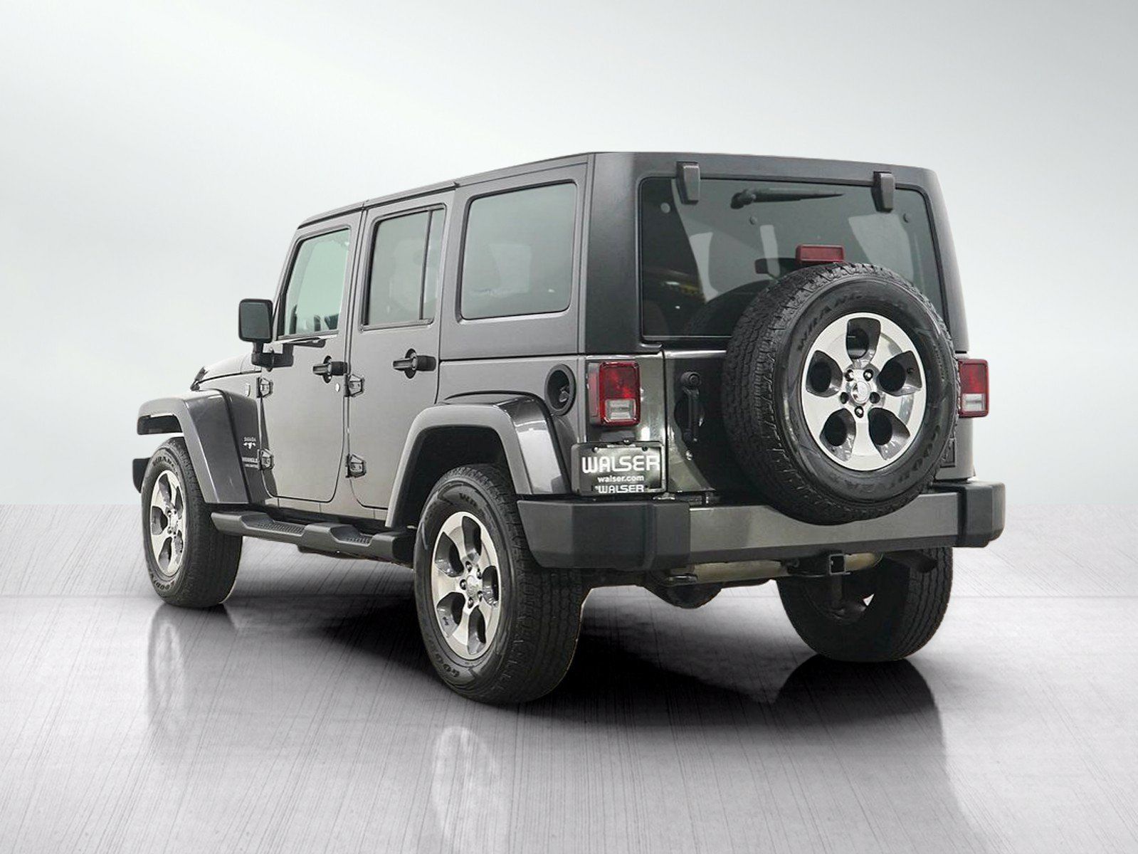 Used 2017 Jeep Wrangler Unlimited Sahara w/ Max Tow Package AWD/4WD image 3