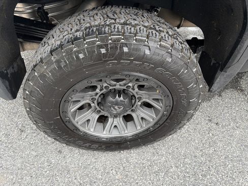 Used 2024 GMC Sierra 2500 AT4 w/ AT4 Premium Plus Package image 18