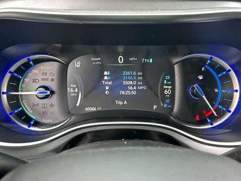 Used 2019 Chrysler Pacifica Limited w/ Advanced Safetytec Group FWD image 33