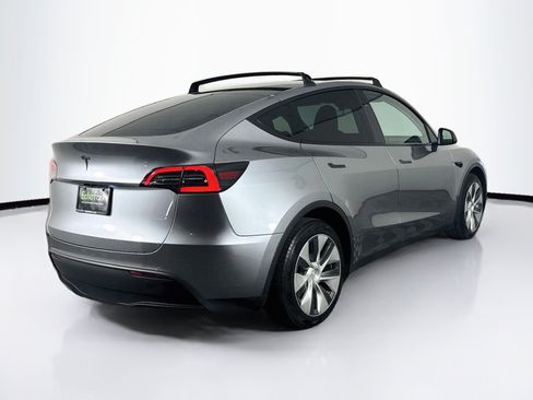 Used 2024 Tesla Model Y Long Range AWD/4WD image 9
