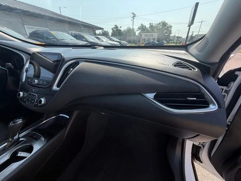 Used 2019 Chevrolet Malibu LT FWD image 14
