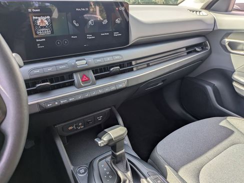 Used 2025 Kia K4 LXS image 20