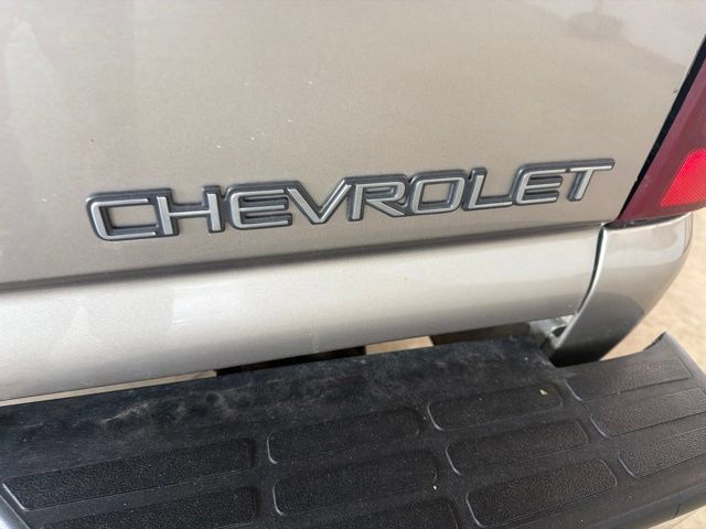 Used 2001 Chevrolet Silverado 1500 LS w/ Firm Ride Suspension Pkg AWD/4WD image 5