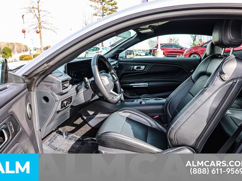 Used 2025 Ford Mustang Premium image 17
