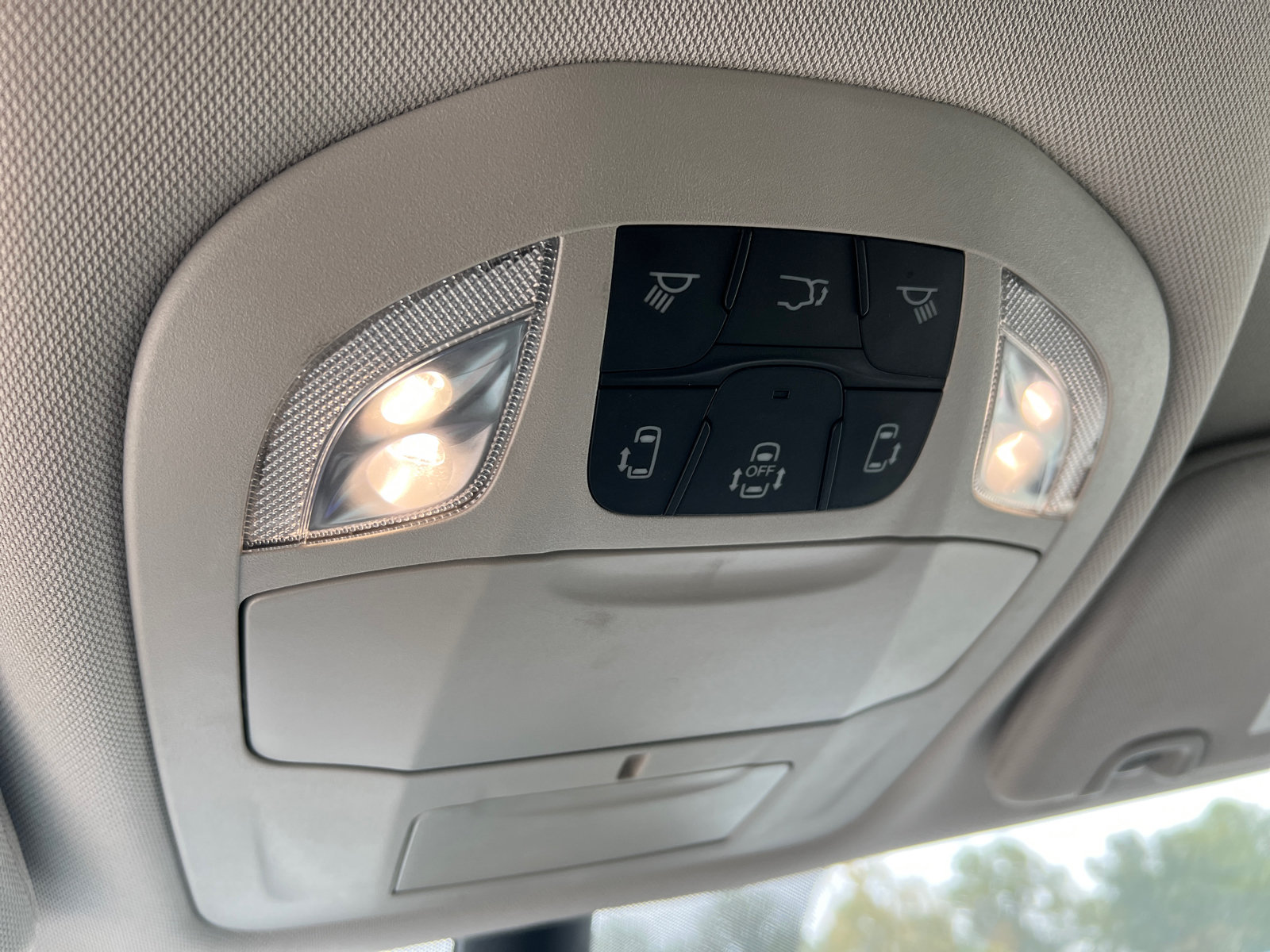 Used 2024 Chrysler Pacifica Touring-L FWD image 26