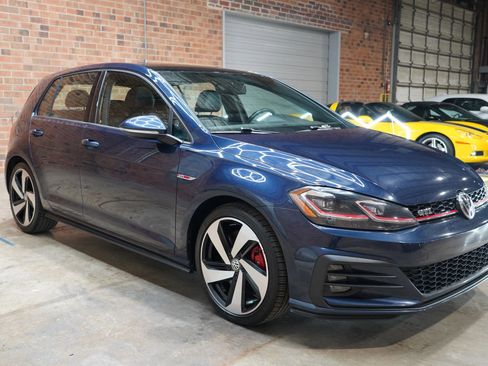 Used 2018 Volkswagen GTI SE w/ SE Leather Package image 4