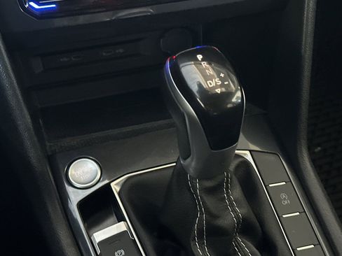 Used 2023 Volkswagen Tiguan SE image 23