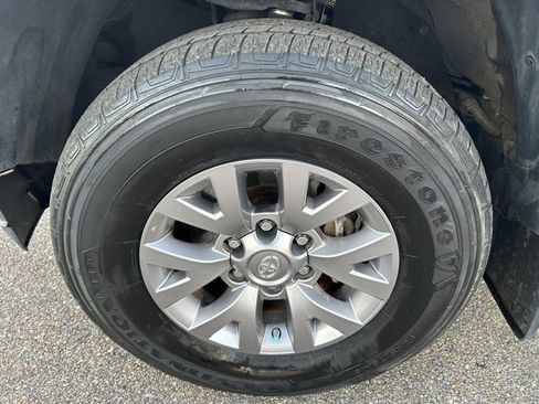 Used 2017 Toyota Tacoma SR5 image 9