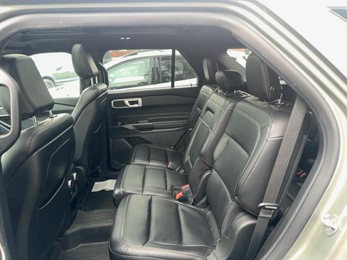 Used 2020 Ford Explorer XLT w/ Equipment Group 202A AWD/4WD image 7