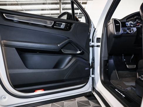 Used 2019 Porsche Cayenne Turbo image 29