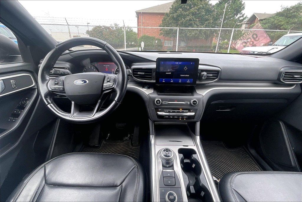 Used 2020 Ford Explorer XLT w/ Equipment Group 202A AWD/4WD image 14