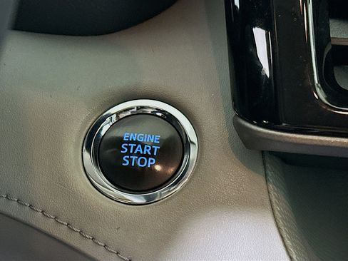 Used 2022 Toyota Highlander XLE FWD image 20