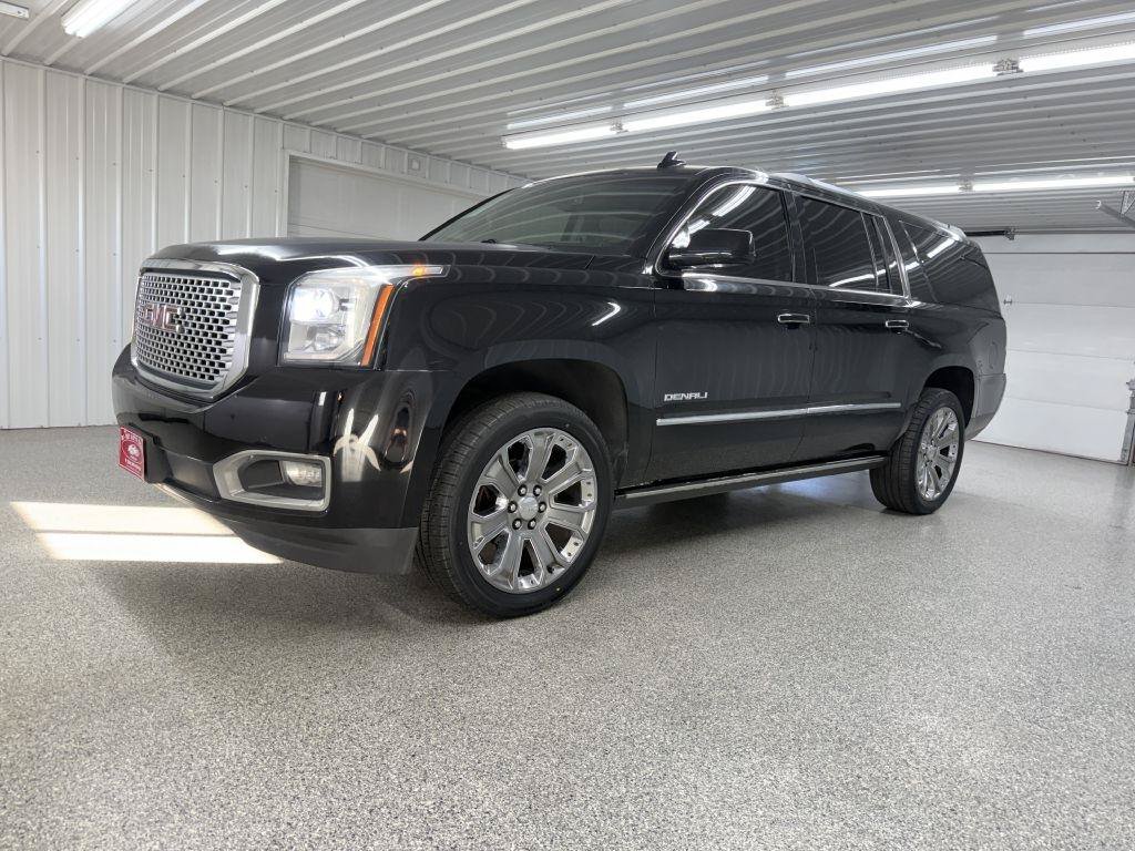 Used 2016 GMC Yukon XL Denali w/ Open Road Package AWD/4WD image 3