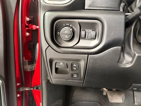 Used 2022 RAM 1500 Laramie AWD/4WD image 16