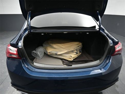 Used 2022 Chevrolet Malibu Premier image 9