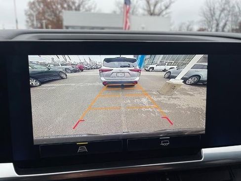 Used 2022 Chevrolet Silverado 1500 LT image 12