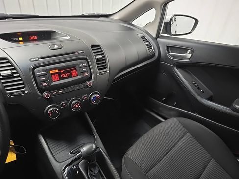 Used 2017 Kia Forte LX FWD image 27