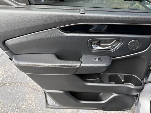 Used 2025 Honda Pilot TrailSport image 19