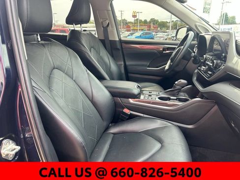 Used 2023 Toyota Highlander Platinum FWD image 8