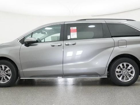 New 2026 Toyota Sienna XLE image 52