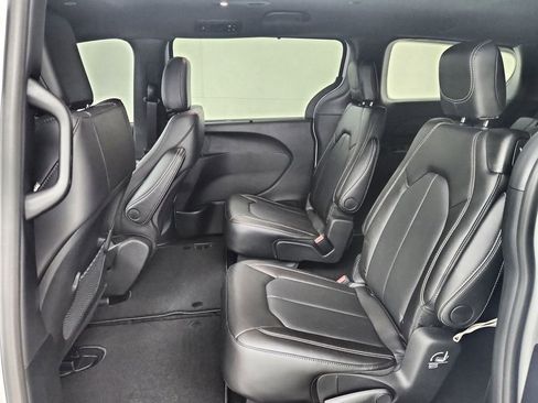 New 2026 Chrysler Voyager LX image 30