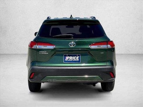 Used 2022 Toyota Corolla Cross LE w/ Moonroof Package FWD image 4