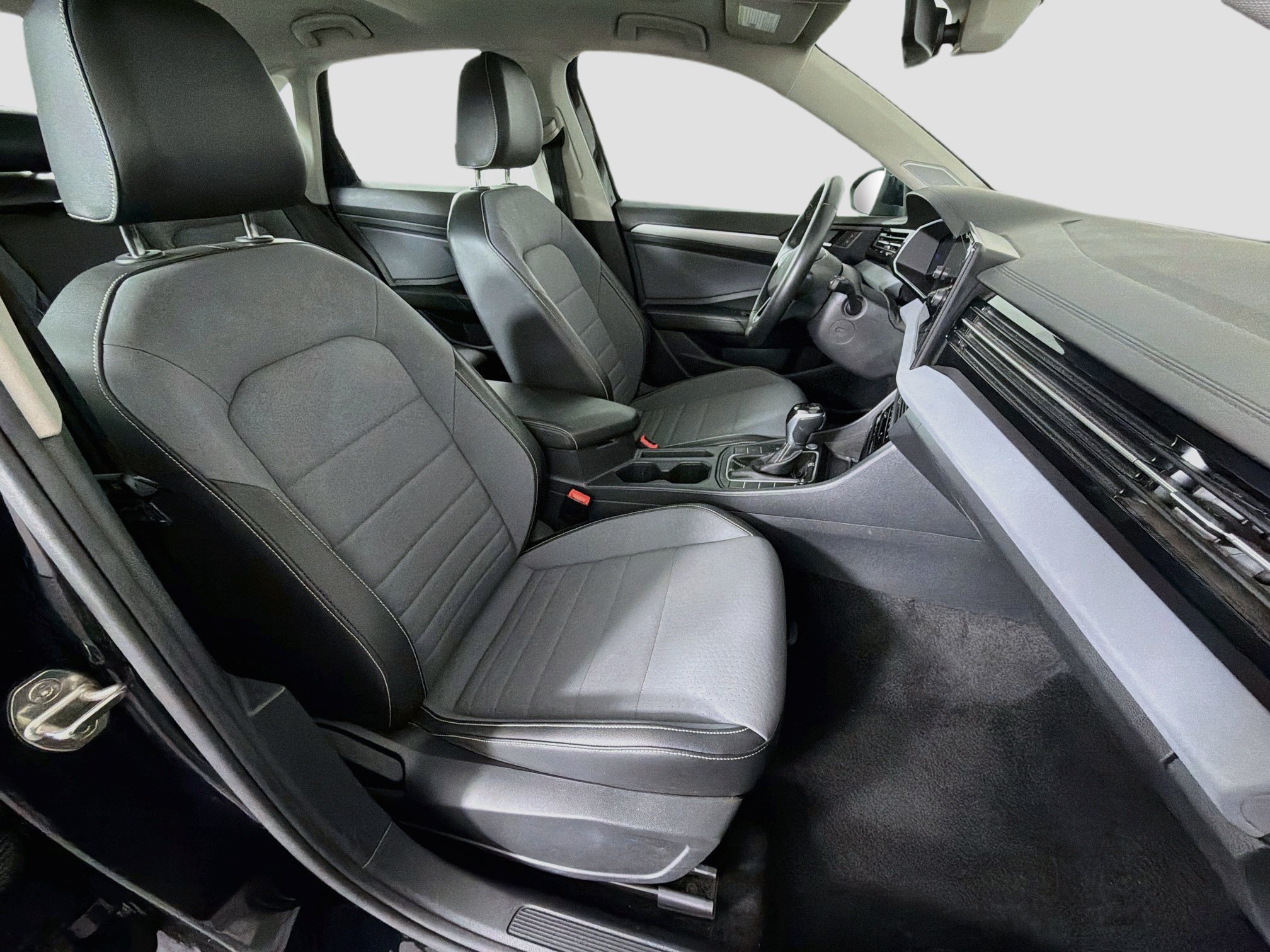Used 2025 Volkswagen Jetta SE FWD image 30