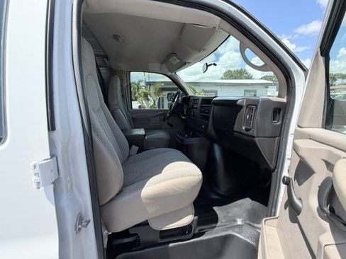 Used 2009 Chevrolet Express 2500 RWD image 19