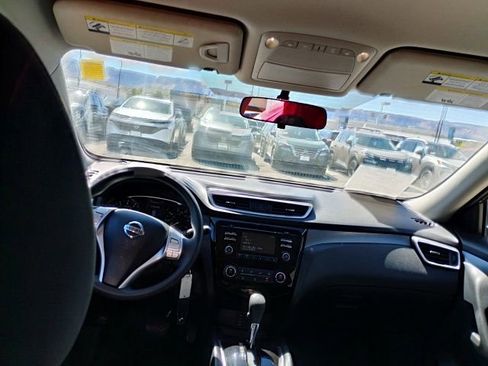 Used 2016 Nissan Rogue S w/ Appearance Package image 12