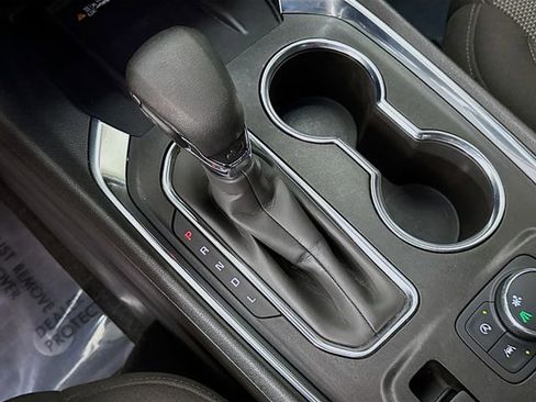 Used 2023 Chevrolet Traverse LT image 19