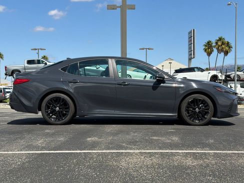 Used 2025 Toyota Camry SE FWD image 3
