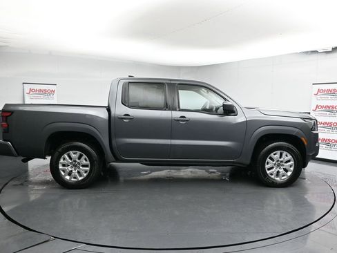 Used 2023 Nissan Frontier SV image 9