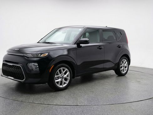 Used 2025 Kia Soul LX w/ LX Technology Package FWD image 3