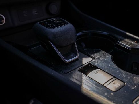 Used 2023 Nissan Rogue SV image 31