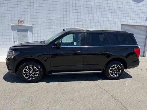 Used 2024 Ford Expedition XLT RWD image 3