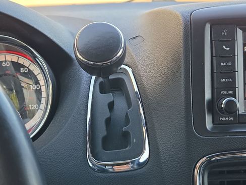 Used 2018 Dodge Grand Caravan SXT FWD image 29