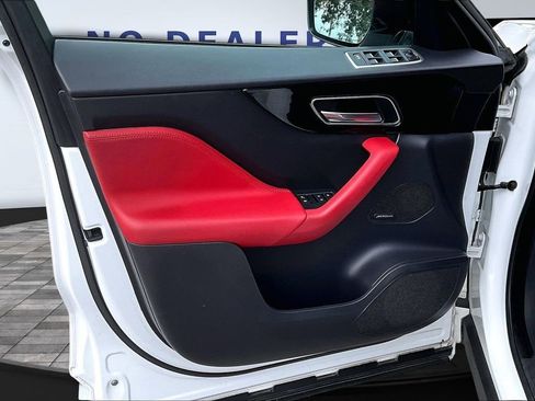Used 2018 Jaguar F-PACE R-Sport image 19