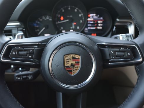 Certified 2026 Porsche Macan AWD/4WD image 17