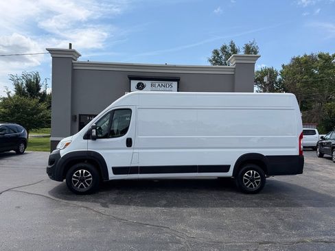 Used 2023 RAM ProMaster 3500 w/ Convenience Group FWD image 2
